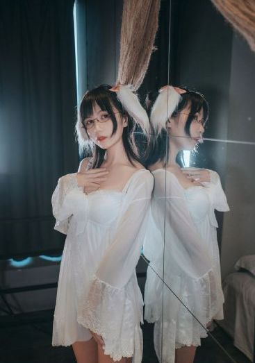 大学生的沙龙室4_超清天堂在线