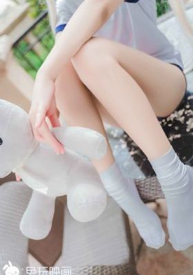 在宿舍撅着屁股被双根室友玩_迅雷1080