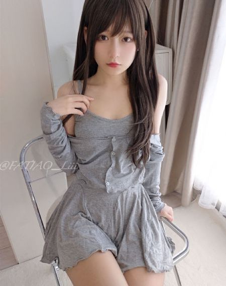 日本女人b_十万网红美女美酱